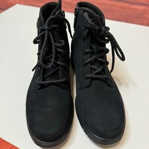 Munro Buckley Bootie Black 6.5